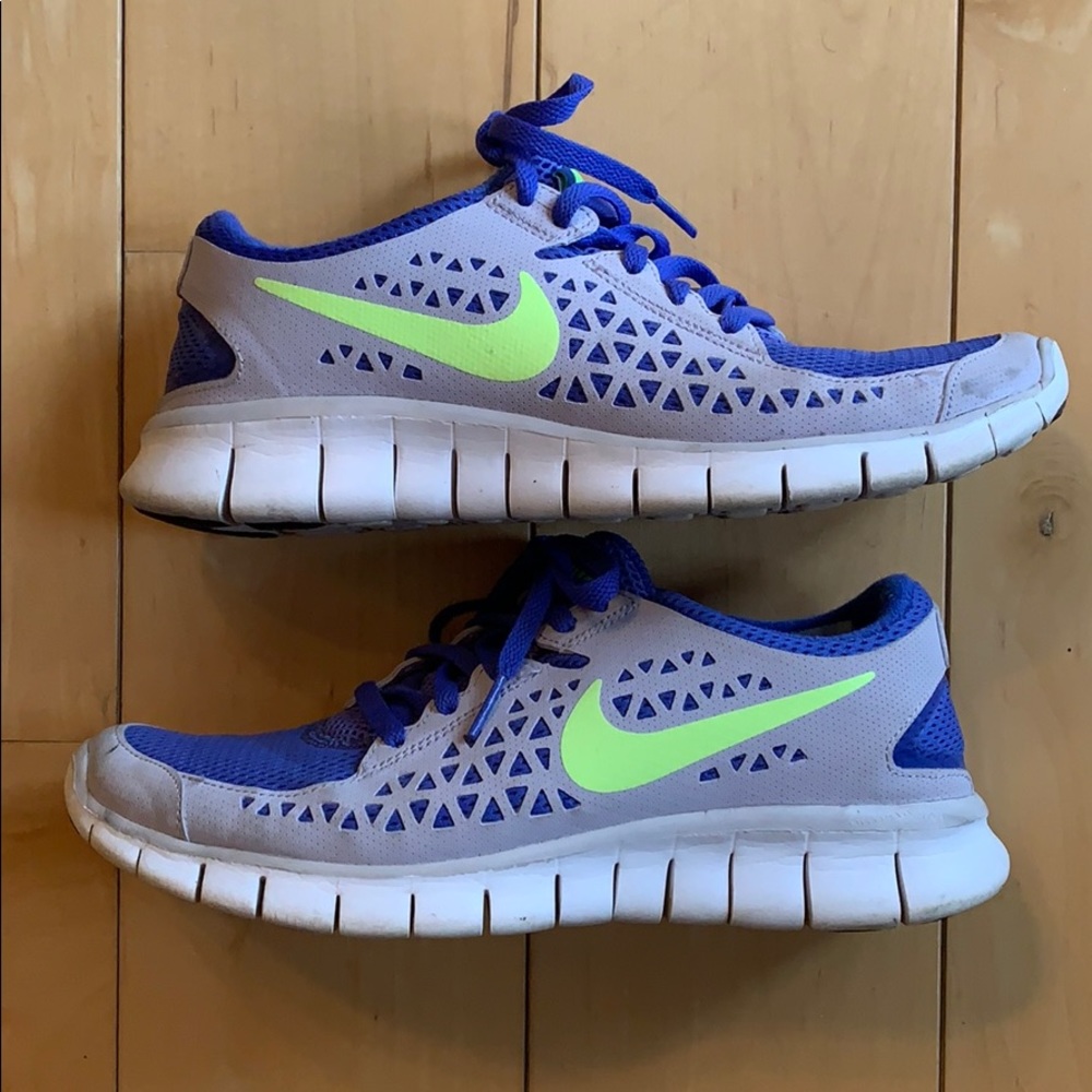 Nike women’s Free Run Sneakers 7.5